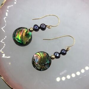 Leach & Garner 585 14k gold abalone and pearl elegant dangle drop earrings